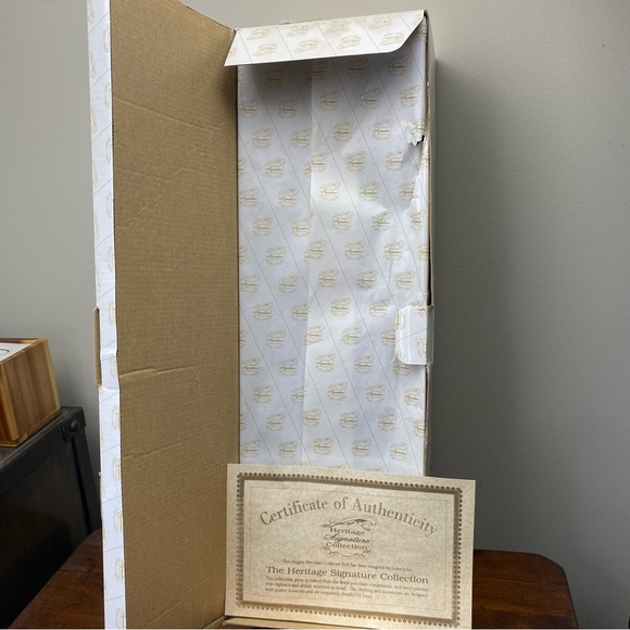 Vintage Porcelain Doll, Heritage Collection “Violin Performance” - Picture 3 of 14